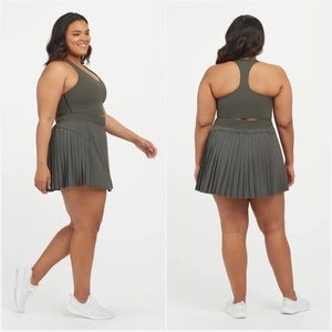 NWOT SPANX • get moving pleated skirt in dark palm sz XS